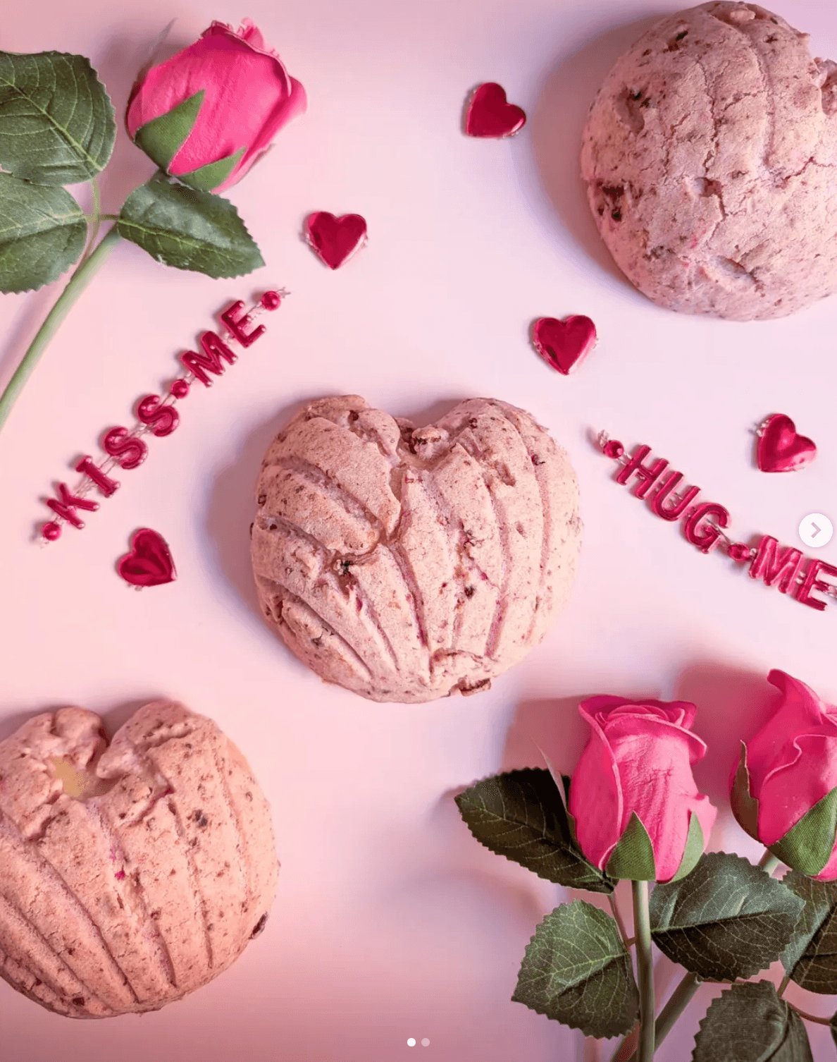 Valentine heart conchas with roses and candy hearts